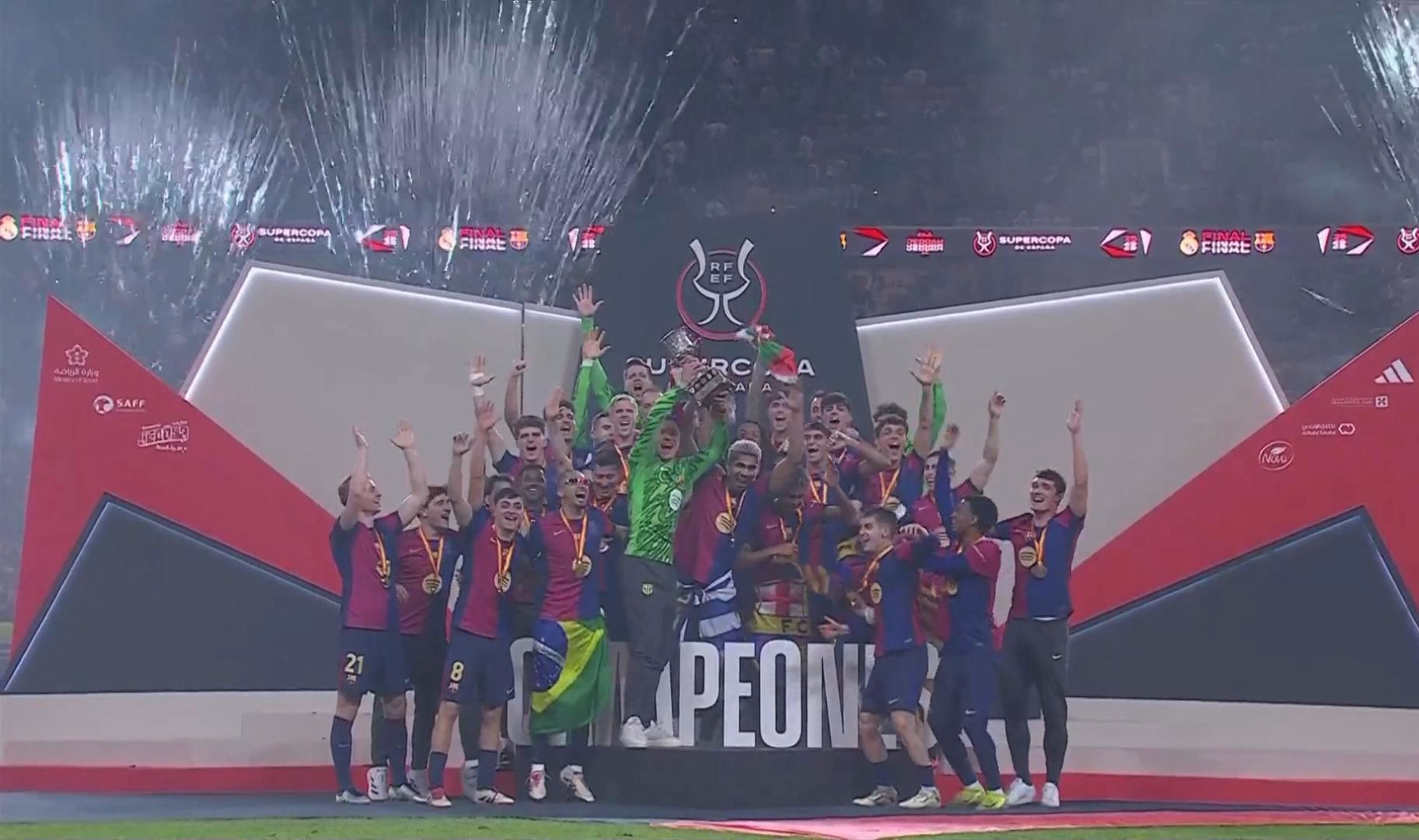 姆巴佩双响+库尔图瓦神扑！皇马客场群星闪耀，多名主力带伤出战