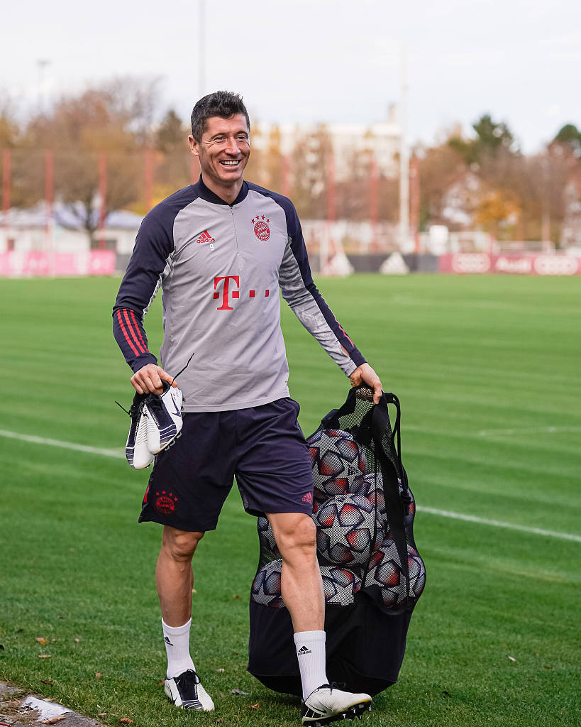 06年季后赛抢7大战科比第四节拒出手引争议