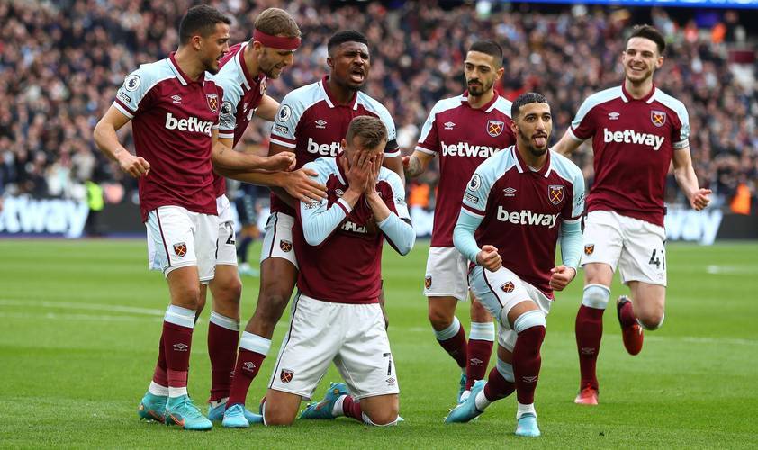 国脚连续两场关键进球