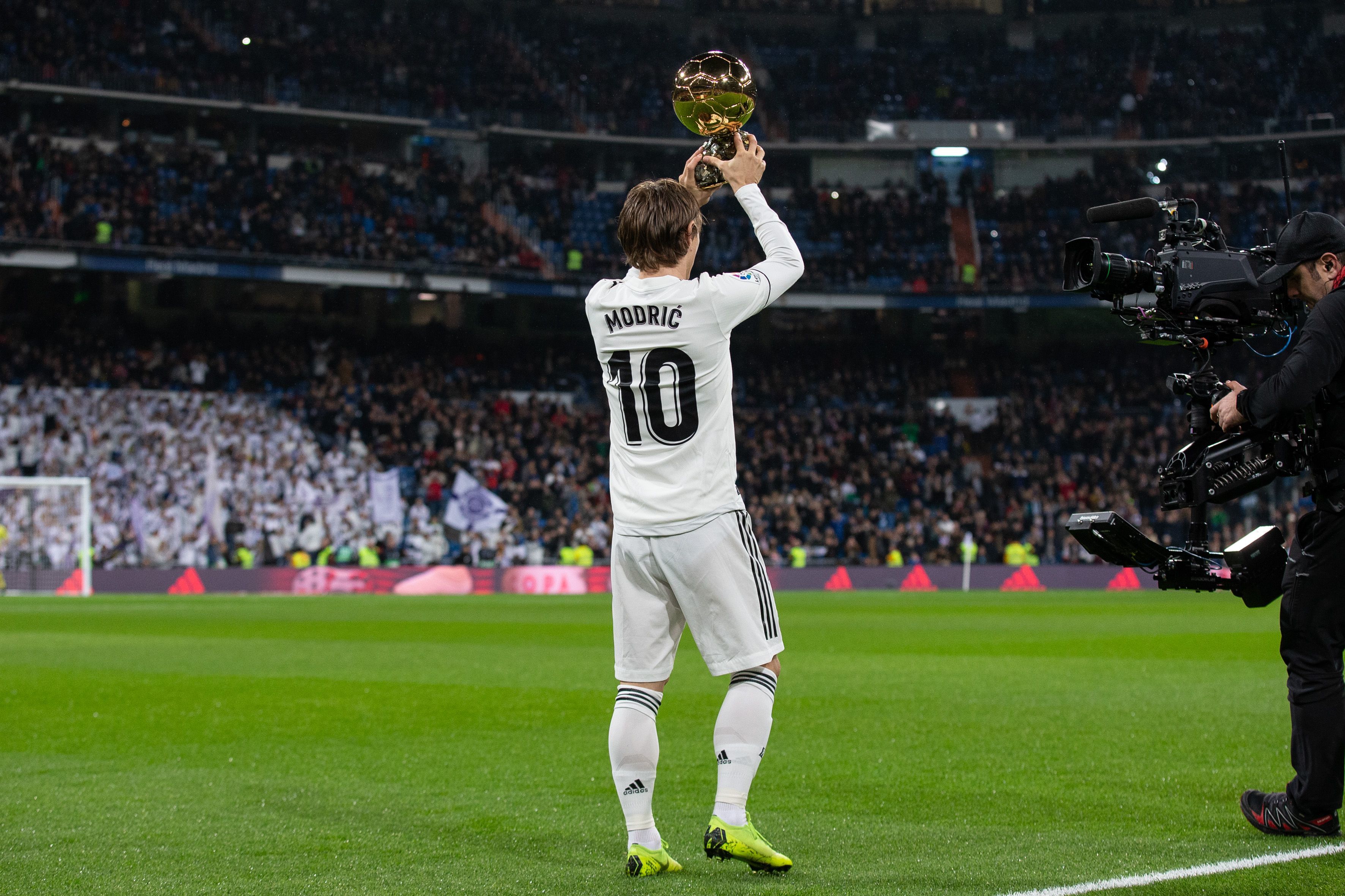 意媒：迈尼昂续约可能性越来越渺茫，米兰想求购皇马卢宁等人