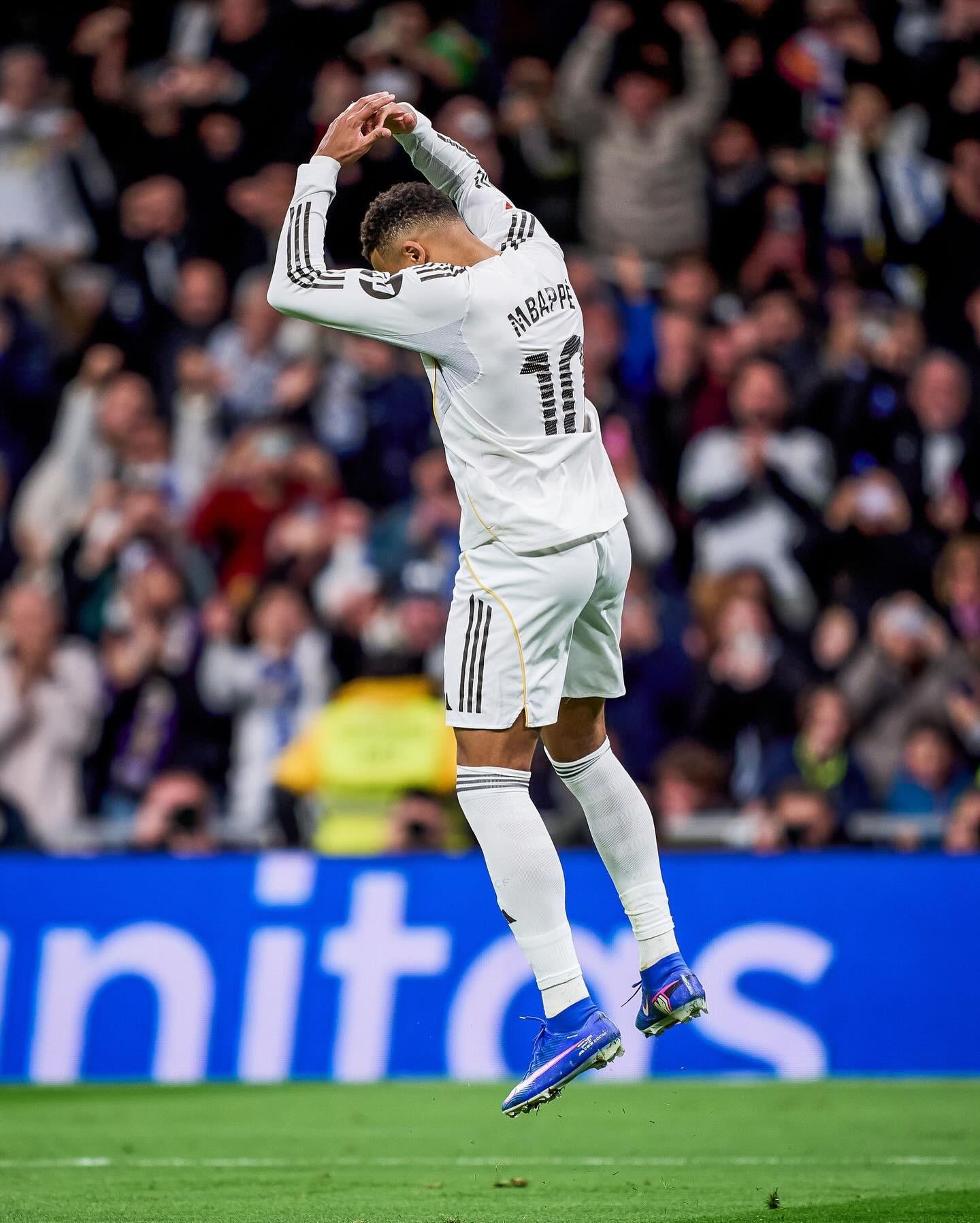 湖人詹姆斯关键发挥险胜76人，刷新个人40岁后得分纪录，豪取17胜稳居西部第二。