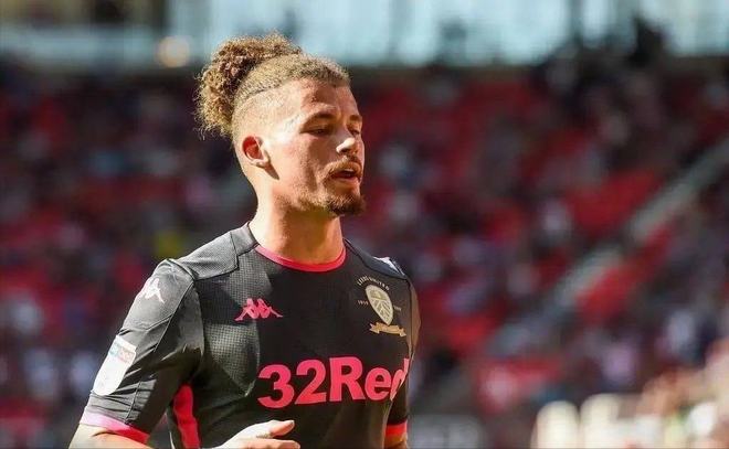 足球英超球队因球迷冲突被罚款，场面一度失控