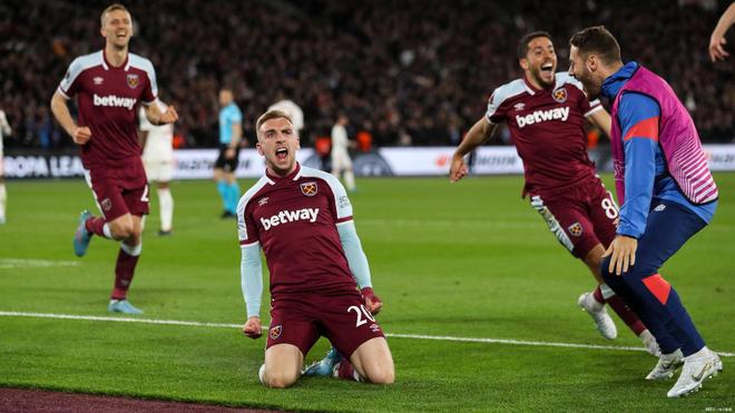 西甲：巴萨主场3-0完胜瓦伦西亚