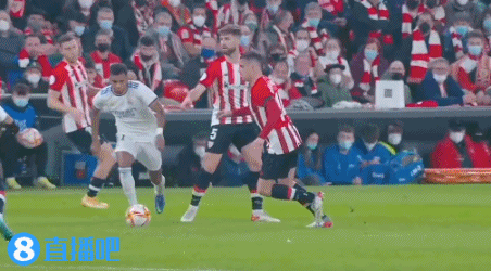 拜仁本赛季12轮保持不败，领跑积分榜，轰入44球，攻防俱佳，明日将迎战柏林联合。