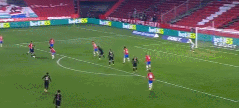 法兰克福1-1沃尔夫斯堡，岑特破门，巴舒亚伊点射绝平