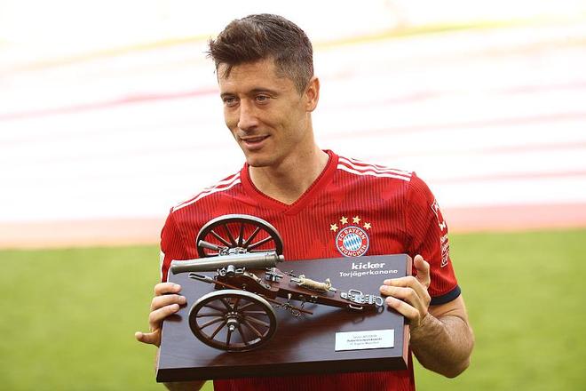 冠军收割机！梅西生涯48冠位居足坛历史头名，阿尔维斯第二