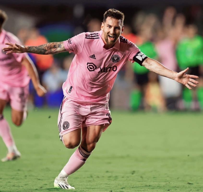 乌龙！官方活动图提前官宣WBG.Jiejie和NIP.Care