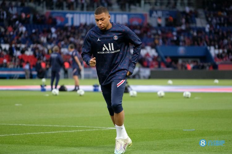 皇马本泽马梅开二度助球队取胜