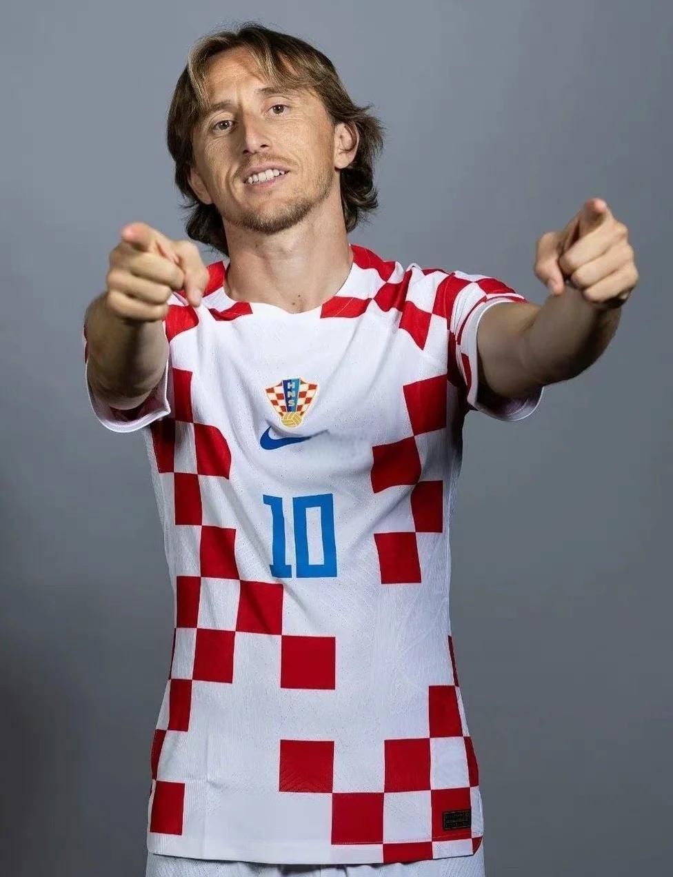 官方：尤文图斯与20岁前锋塞里涅-德梅续约至2028年