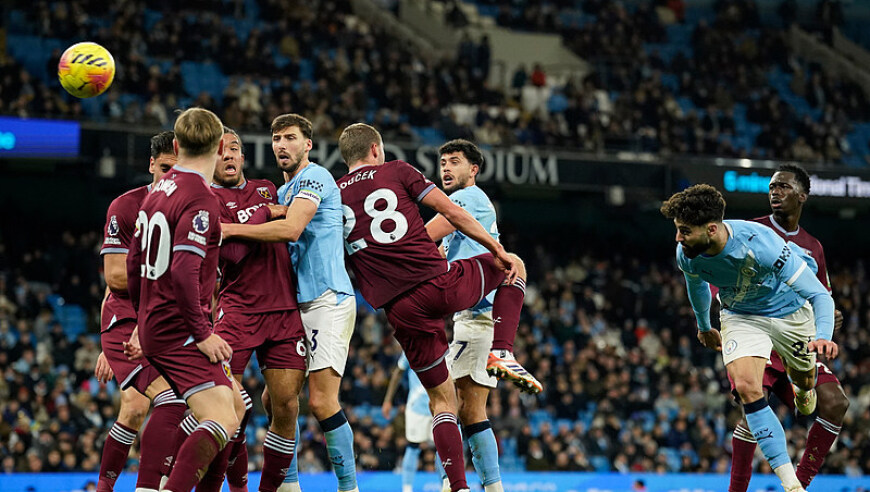 荣耀时刻，网球名将阿尔卡拉斯为迈阿密颁发美职联东部冠军奖杯