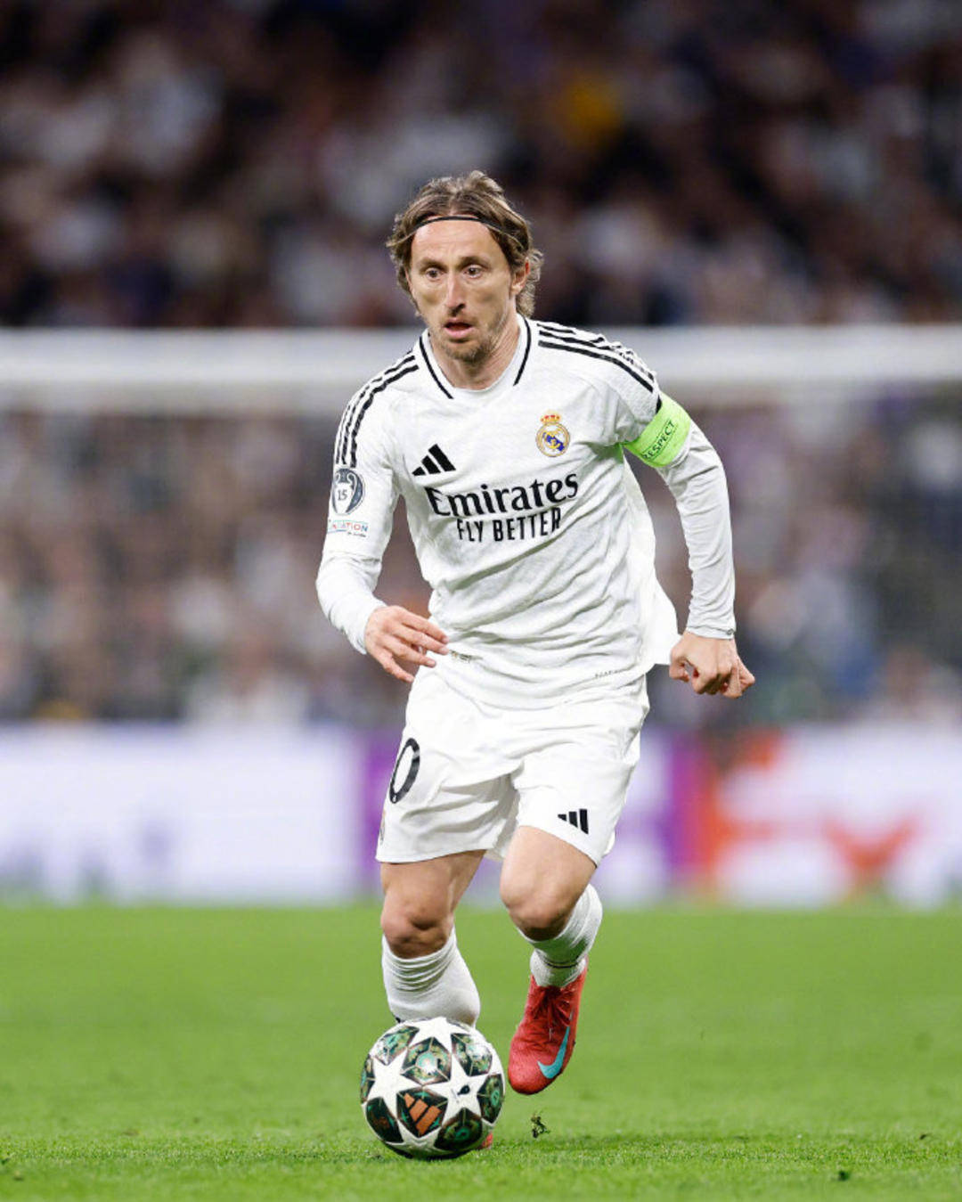 张伯伦：阿森纳具备成功的一切因素，我不算老还想继续踢球